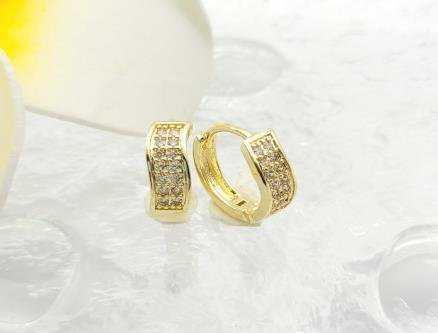 Arete Huggie Baño de Oro 18K