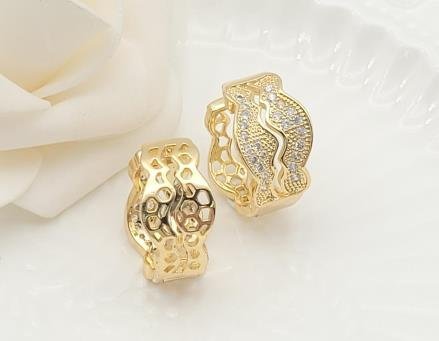 Arete Huggie Baño de Oro 18K
