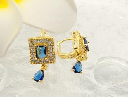 Arete Huggie Baño de Oro 18K