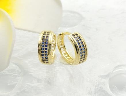 Arete Huggie Baño de Oro 18K
