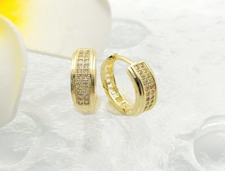 Arete Huggie Baño de Oro 18K