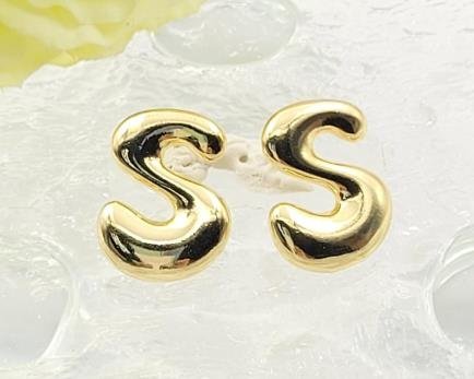 Arete Huggie Baño de Oro 18K