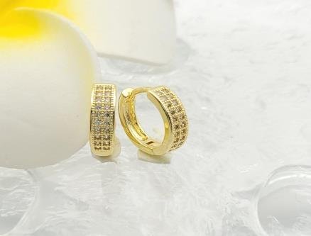 Arete Huggie Baño de Oro 18K