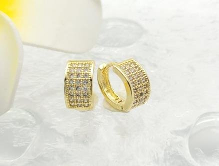 Arete Huggie Baño de Oro 18K