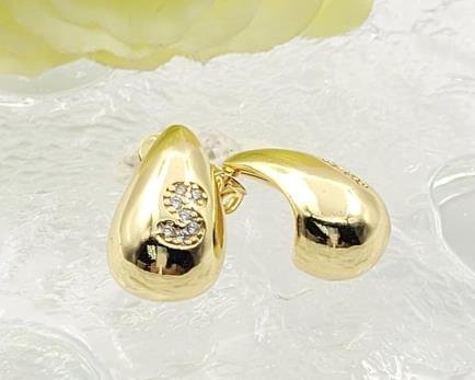 Arete Huggie Baño de Oro 18K