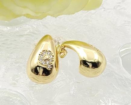 Arete Huggie Baño de Oro 18K