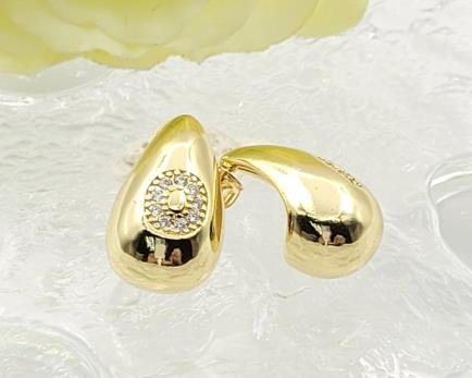 Arete Huggie Baño de Oro 18K