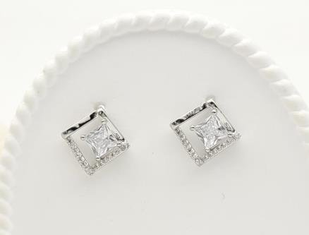 Arete Huggie Baño de Oro 18K