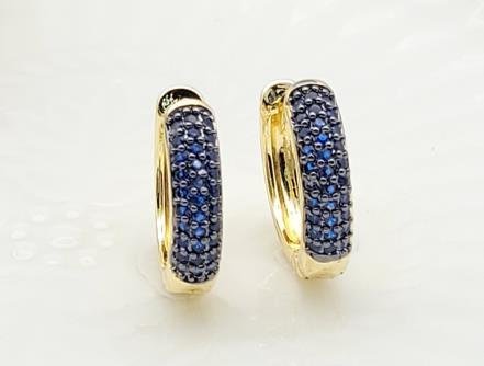 Arete Huggie Baño de Oro 18K